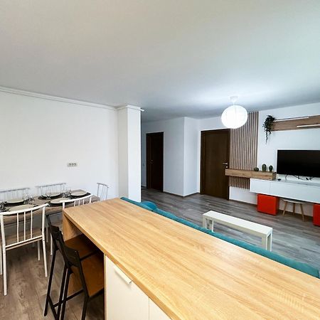 Mirandis Apartments - Comfort & Private Parking Near Coresi Mall Brașov Exterior foto