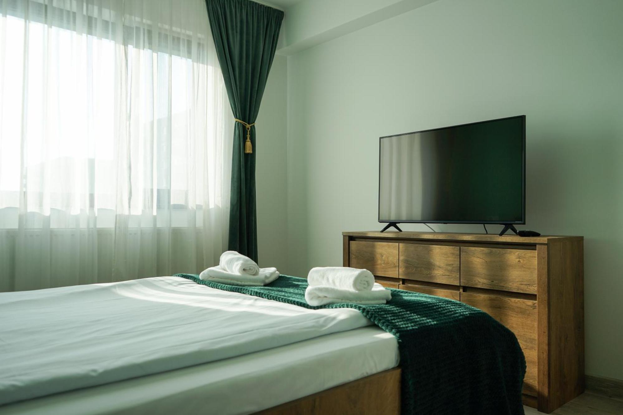 Mirandis Apartments - Comfort & Private Parking Near Coresi Mall Brașov Exterior foto
